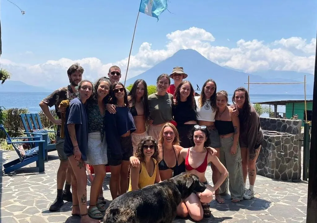 Volunteers at La Iguana Perdida